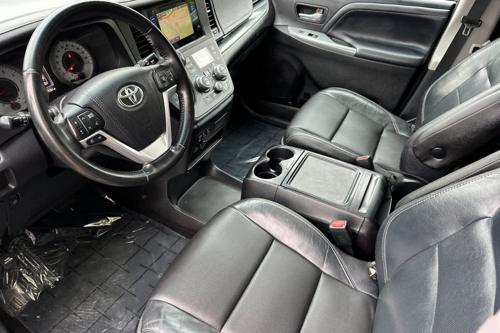 Used 2015 Toyota Sienna SE w/ SE Preferred Package FWD image 11