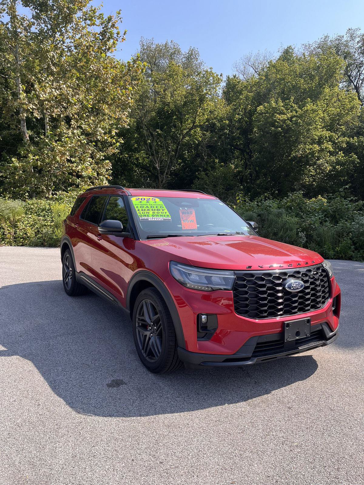Used 2025 Ford Explorer ST AWD/4WD image 2