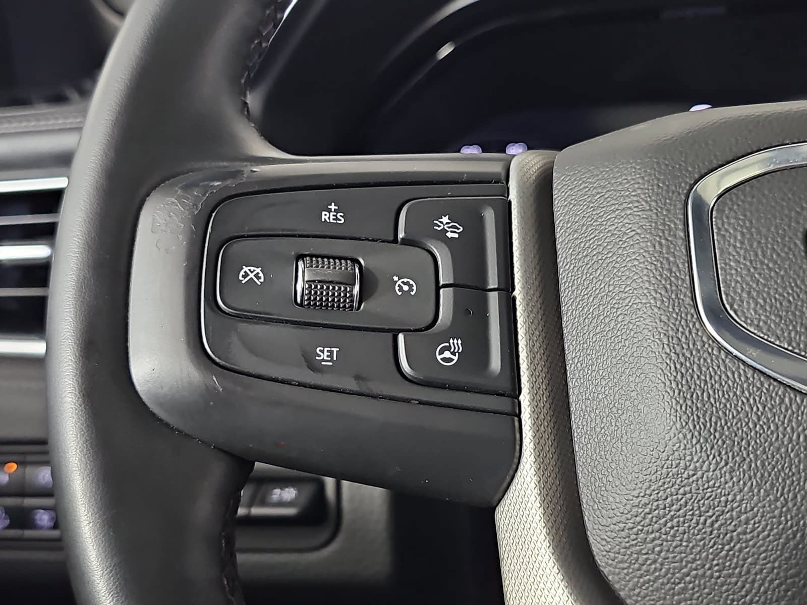 Used 2023 GMC Yukon XL Denali AWD/4WD image 17
