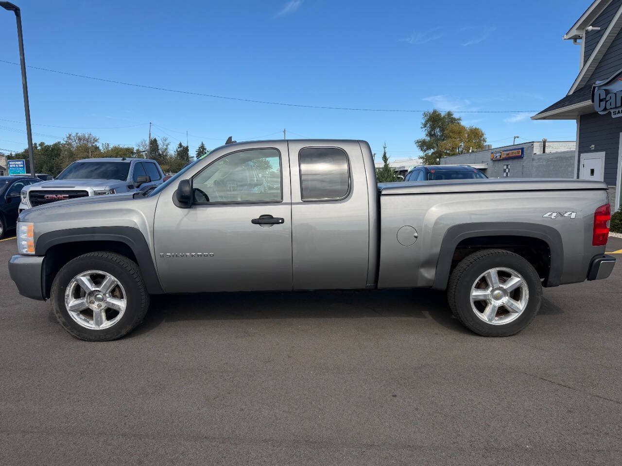 Used 2007 Chevrolet Silverado 1500 LT w/ 2LT Audio Package AWD/4WD image 2