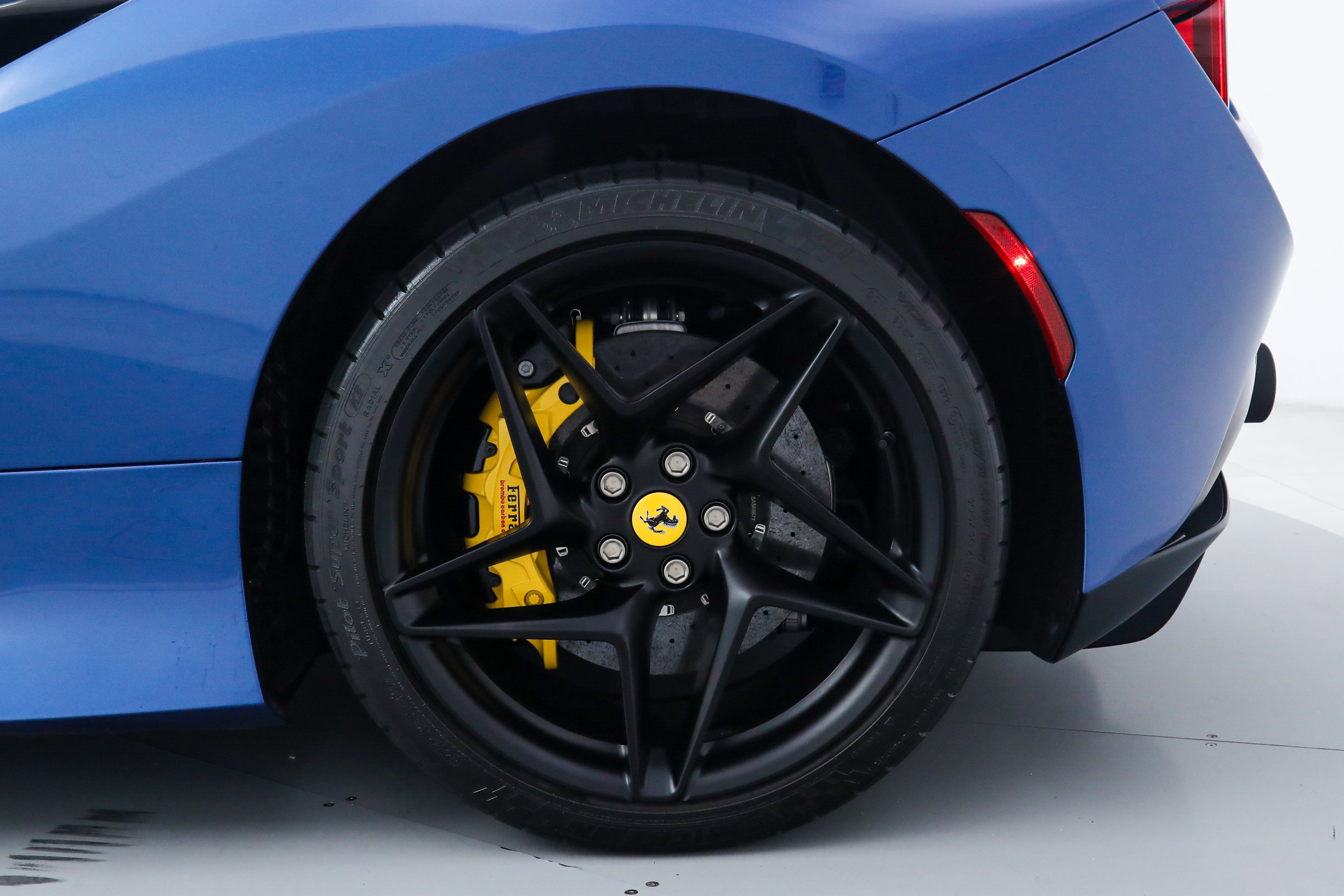 Certified 2023 Ferrari F8 Tributo RWD image 41