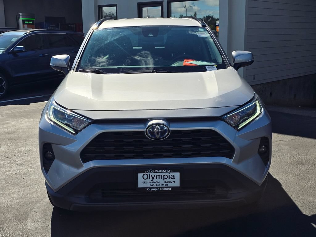 Used 2021 Toyota RAV4 XLE AWD/4WD image 2