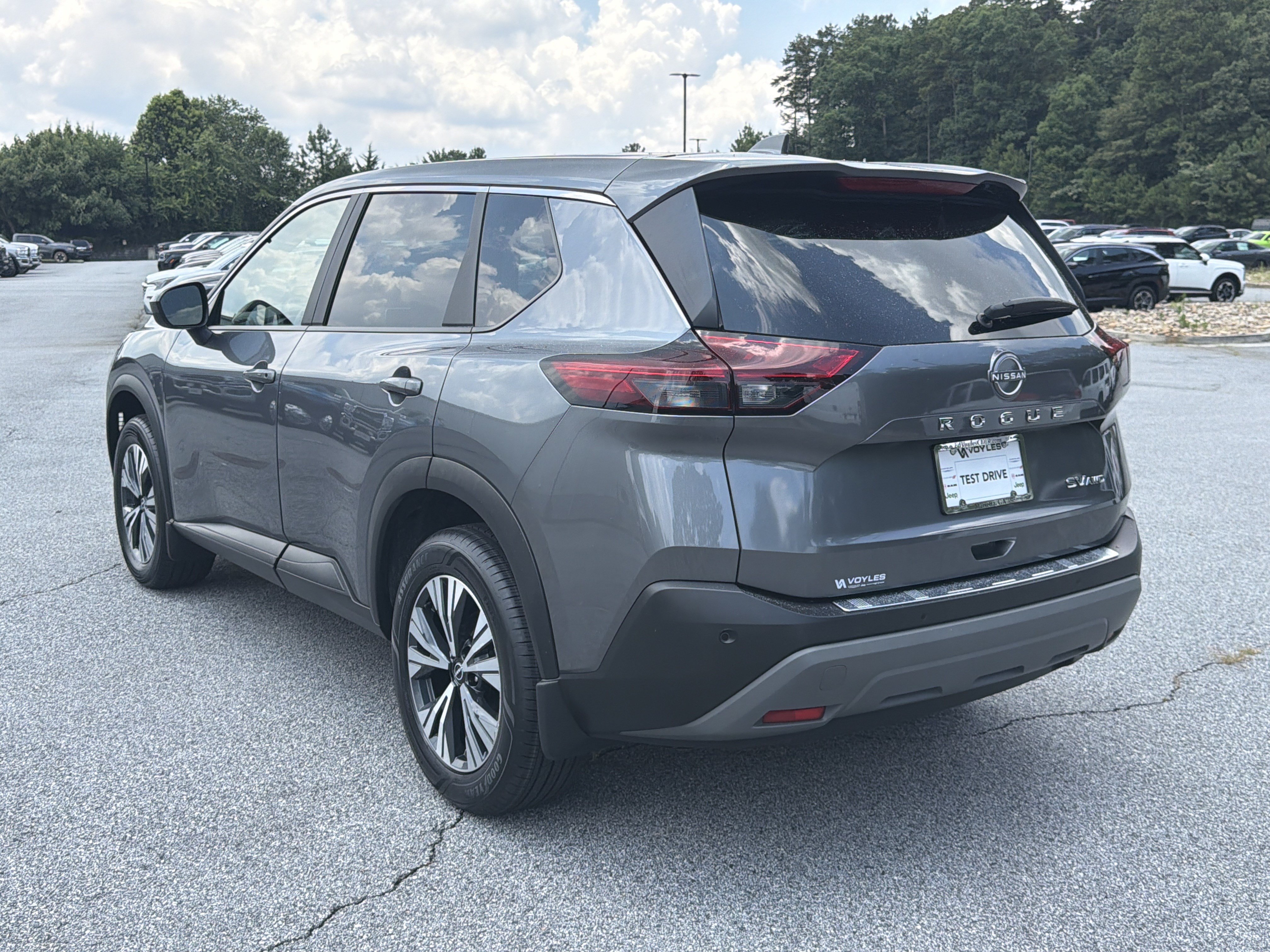Used 2023 Nissan Rogue SV AWD/4WD image 6
