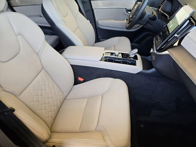 New 2025 Volvo XC90 T8 Core image 16