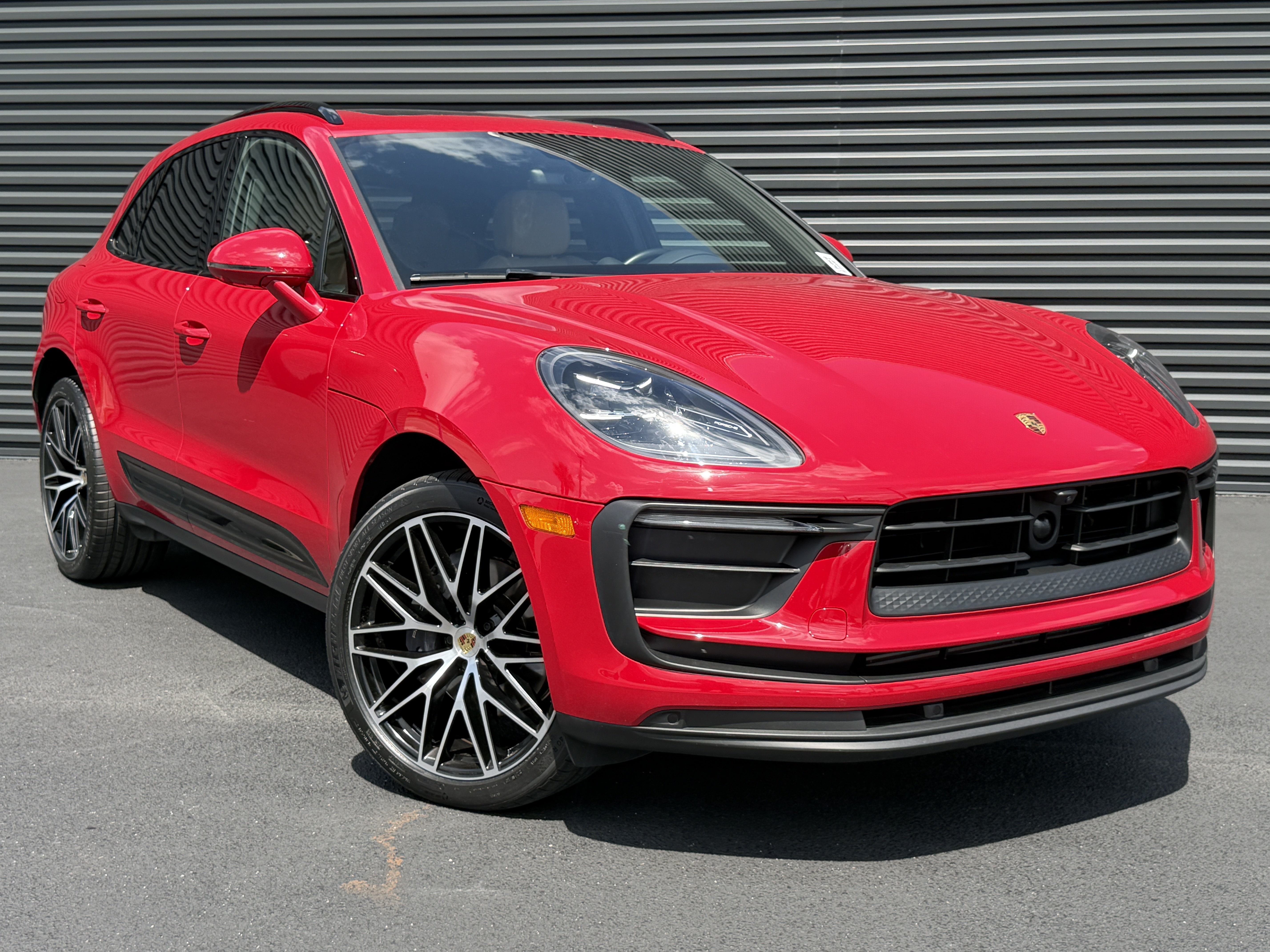 Certified 2024 Porsche Macan AWD/4WD image 7
