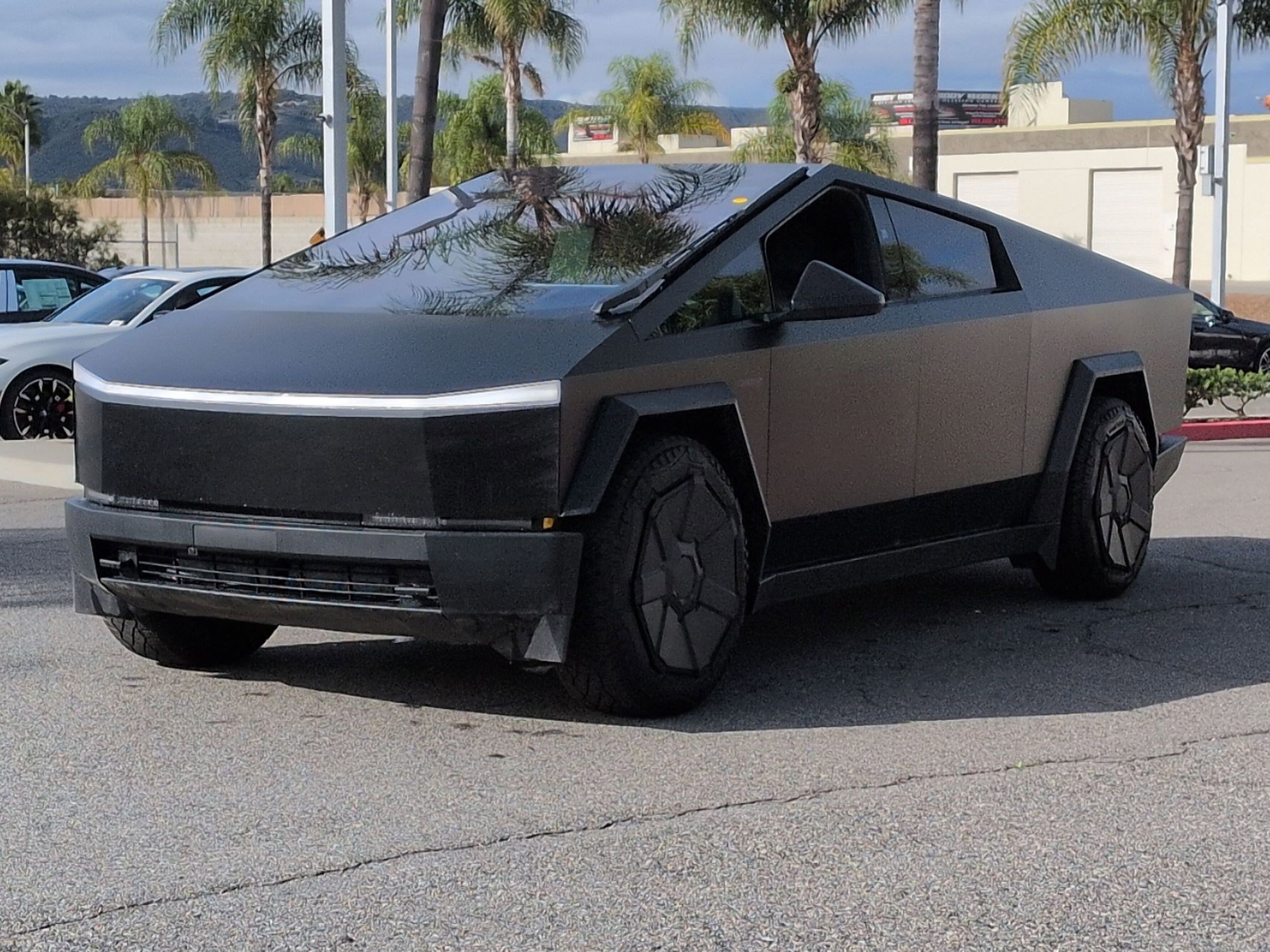 Used 2024 Tesla Cybertruck AWD Crew Cab image 5