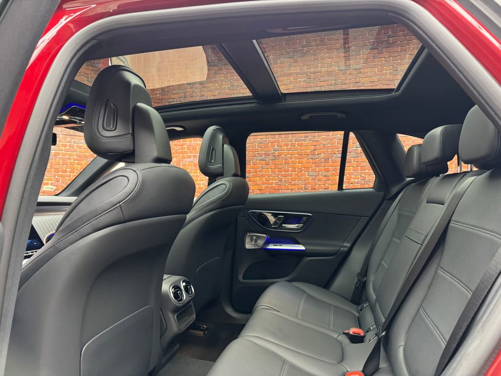 Used 2026 Mercedes-Benz GLC 300 4MATIC image 3