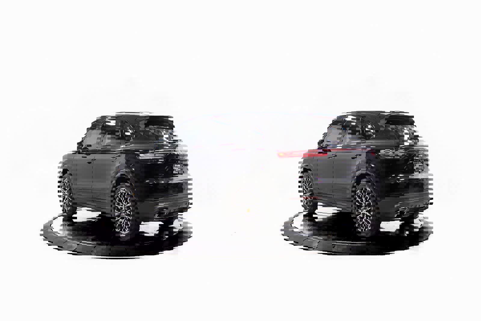 Certified 2023 Porsche Cayenne image 3