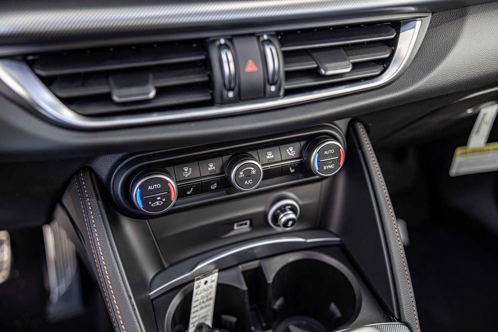 New 2025 Alfa Romeo Stelvio Sprint image 29