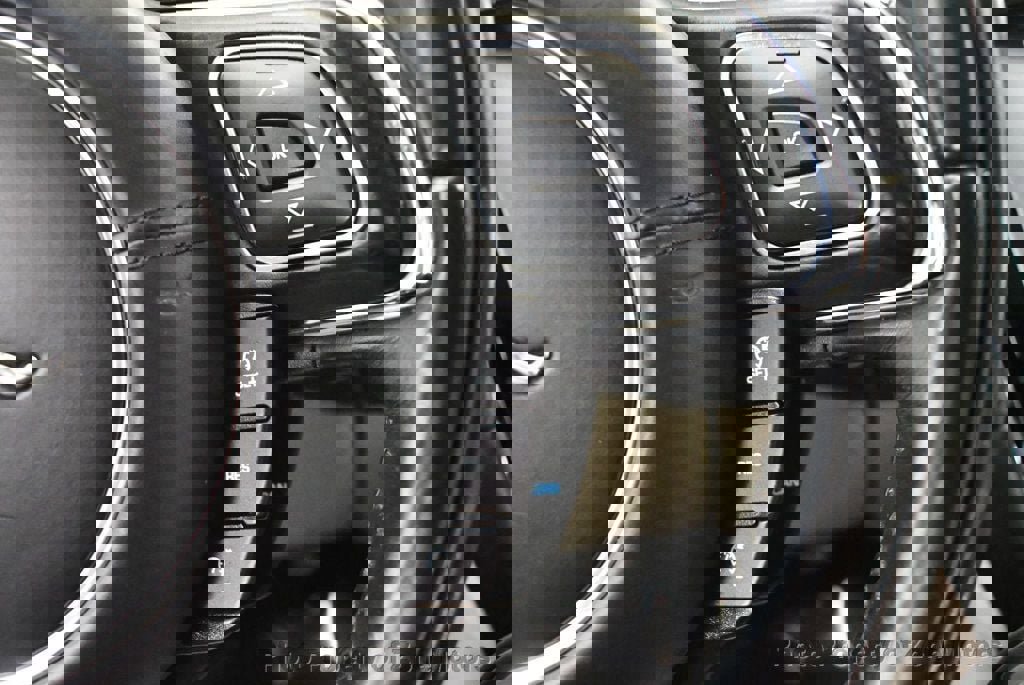 Used 2015 Jaguar XJ image 37