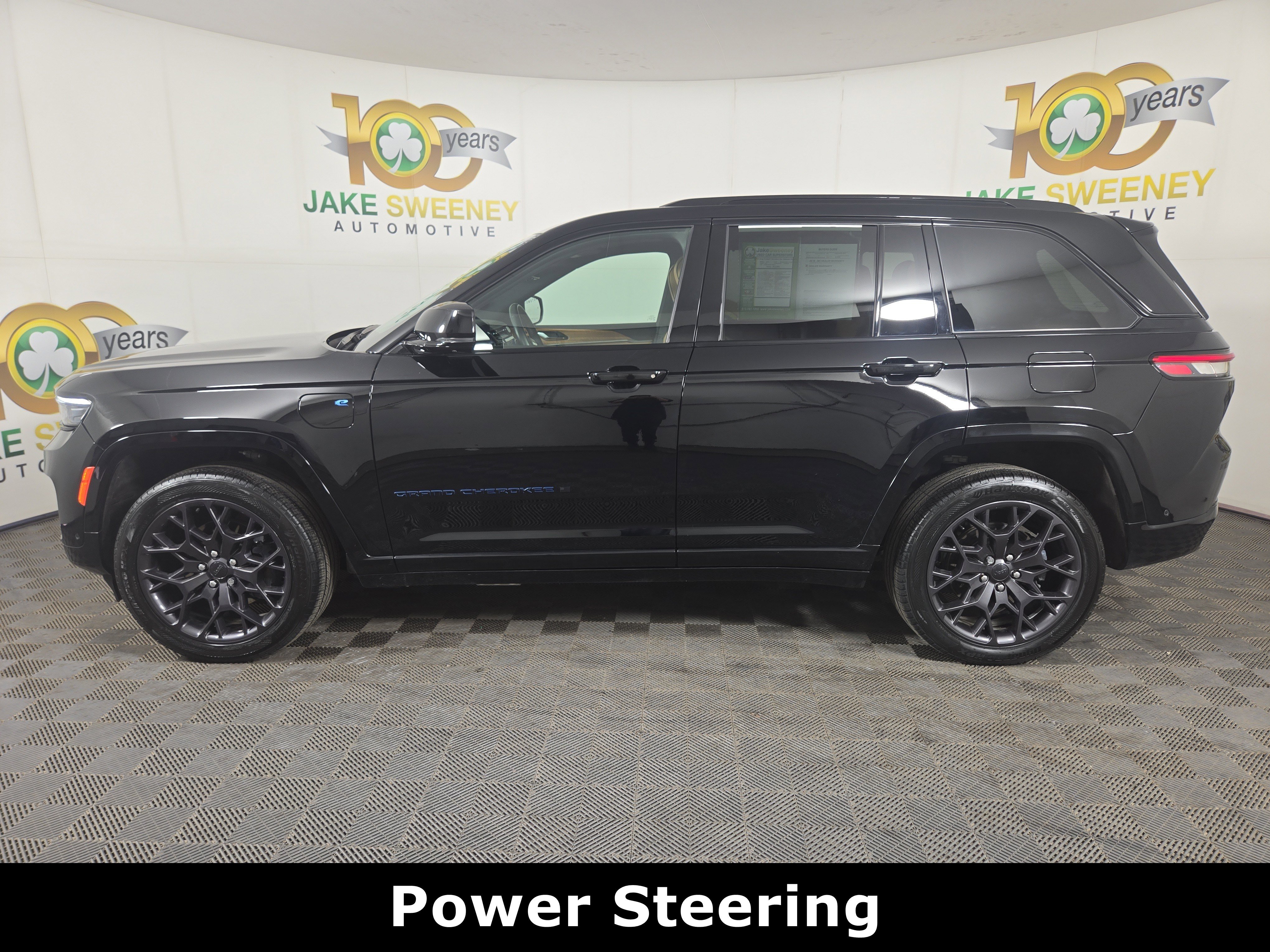 Used 2024 Jeep Grand Cherokee Summit AWD/4WD image 6