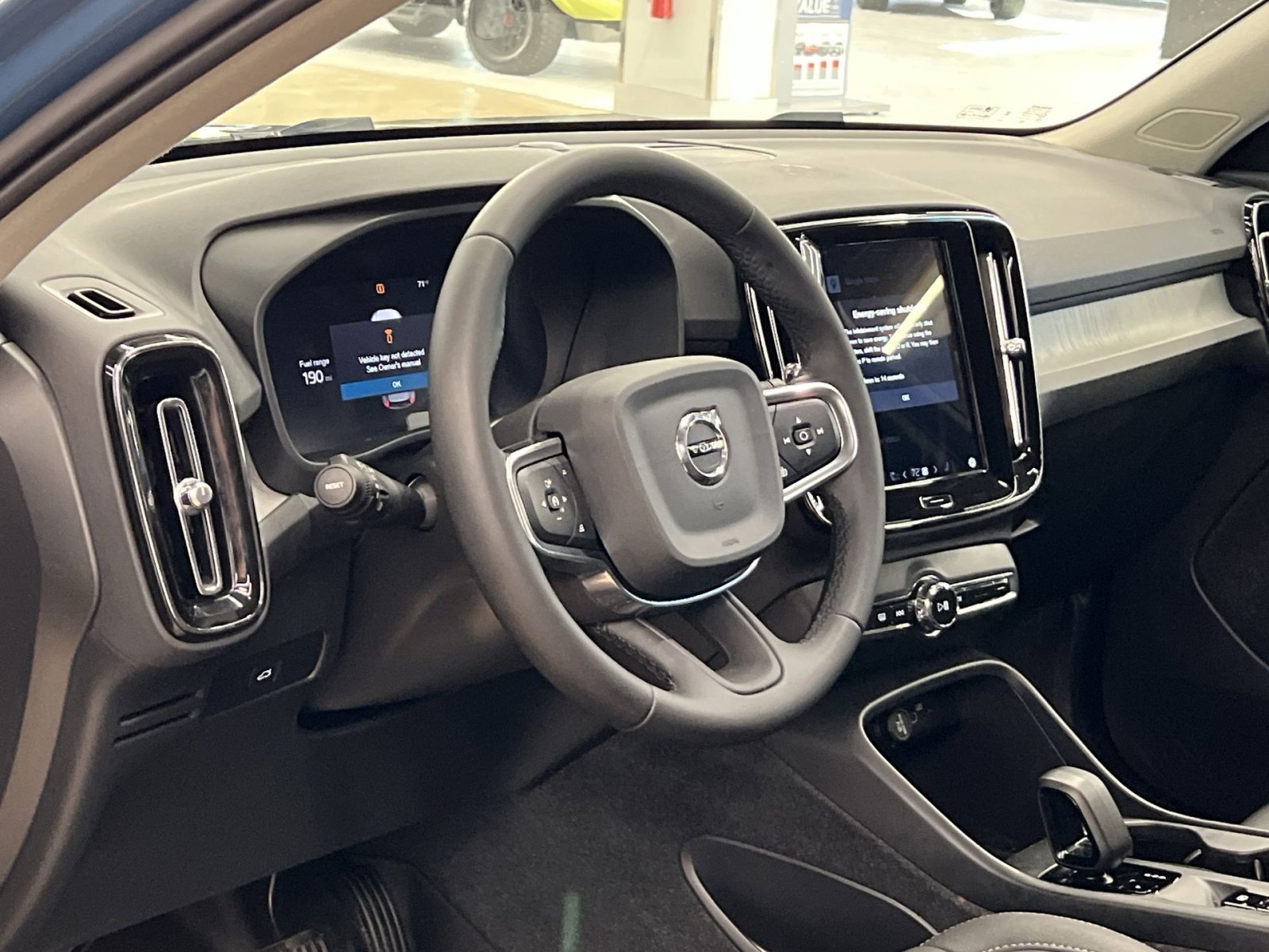 Used 2024 Volvo XC40 B5 Core w/ Climate Package image 15