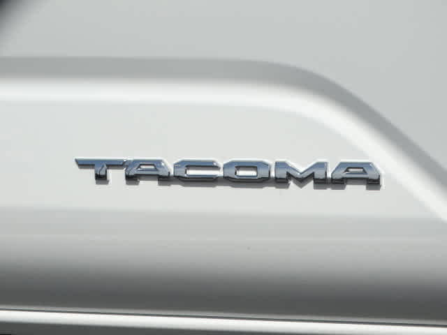 Used 2025 Toyota Tacoma SR5 AWD/4WD image 9
