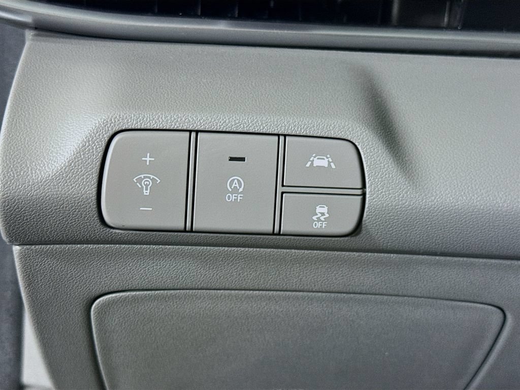 Certified 2022 Hyundai Elantra SE FWD image 18