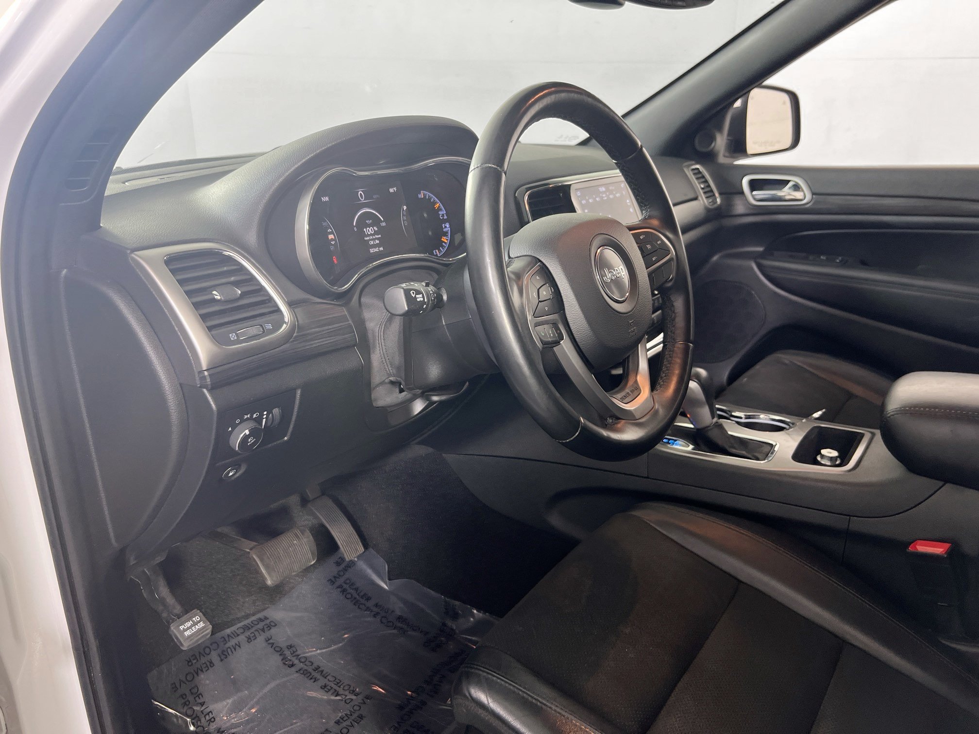 Used 2022 Jeep Grand Cherokee Laredo X AWD/4WD image 9
