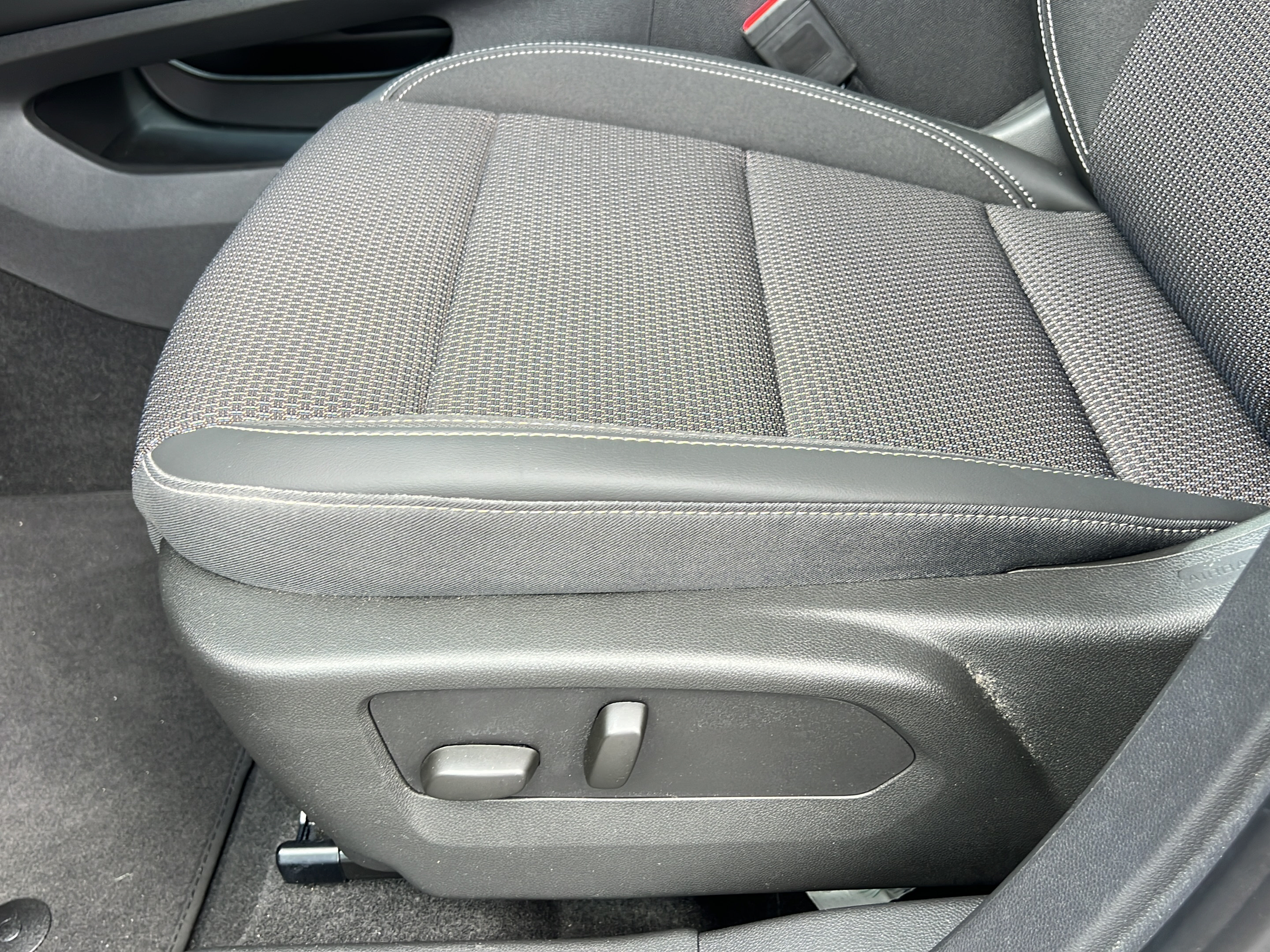 Used 2023 Buick Envision Preferred FWD image 14