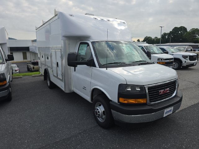 New 2025 GMC Savana 4500 w/ Power Convenience Package RWD image 7