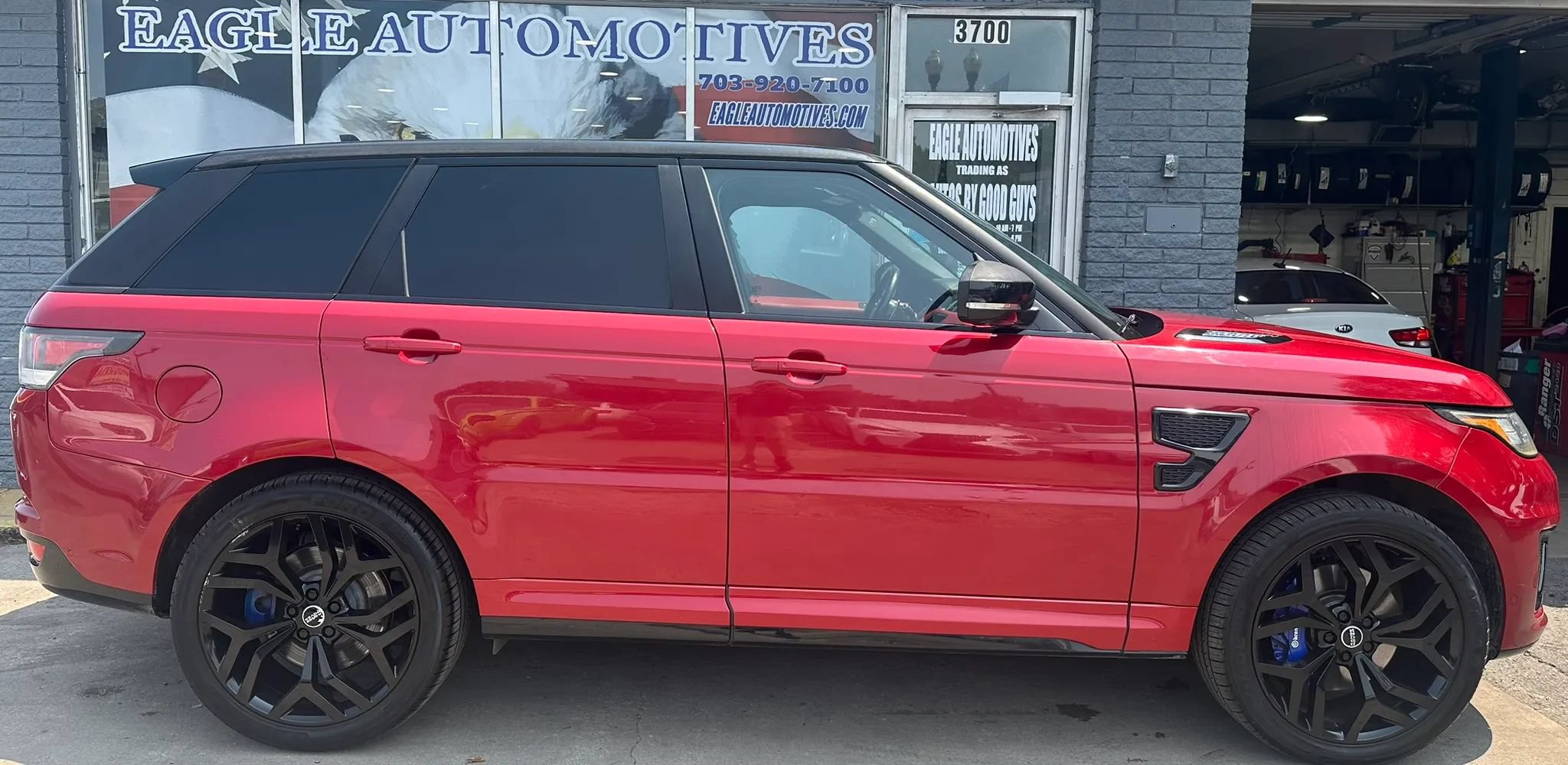Used 2015 Land Rover Range Rover Sport SVR AWD/4WD image 2