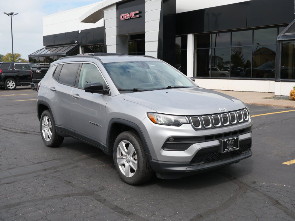 Used 2022 Jeep Compass Latitude w/ Convenience Group AWD/4WD image 3