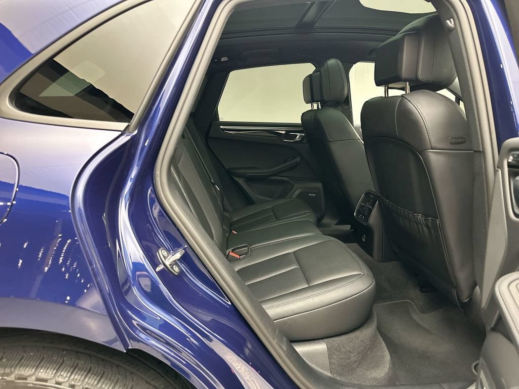 Used 2022 Porsche Macan AWD/4WD image 19