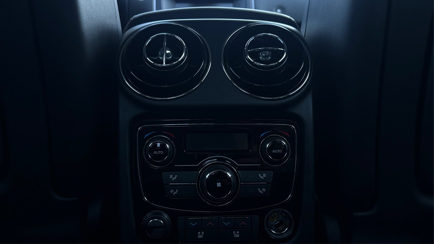 Used 2015 Jaguar XJ L Portfolio RWD image 37