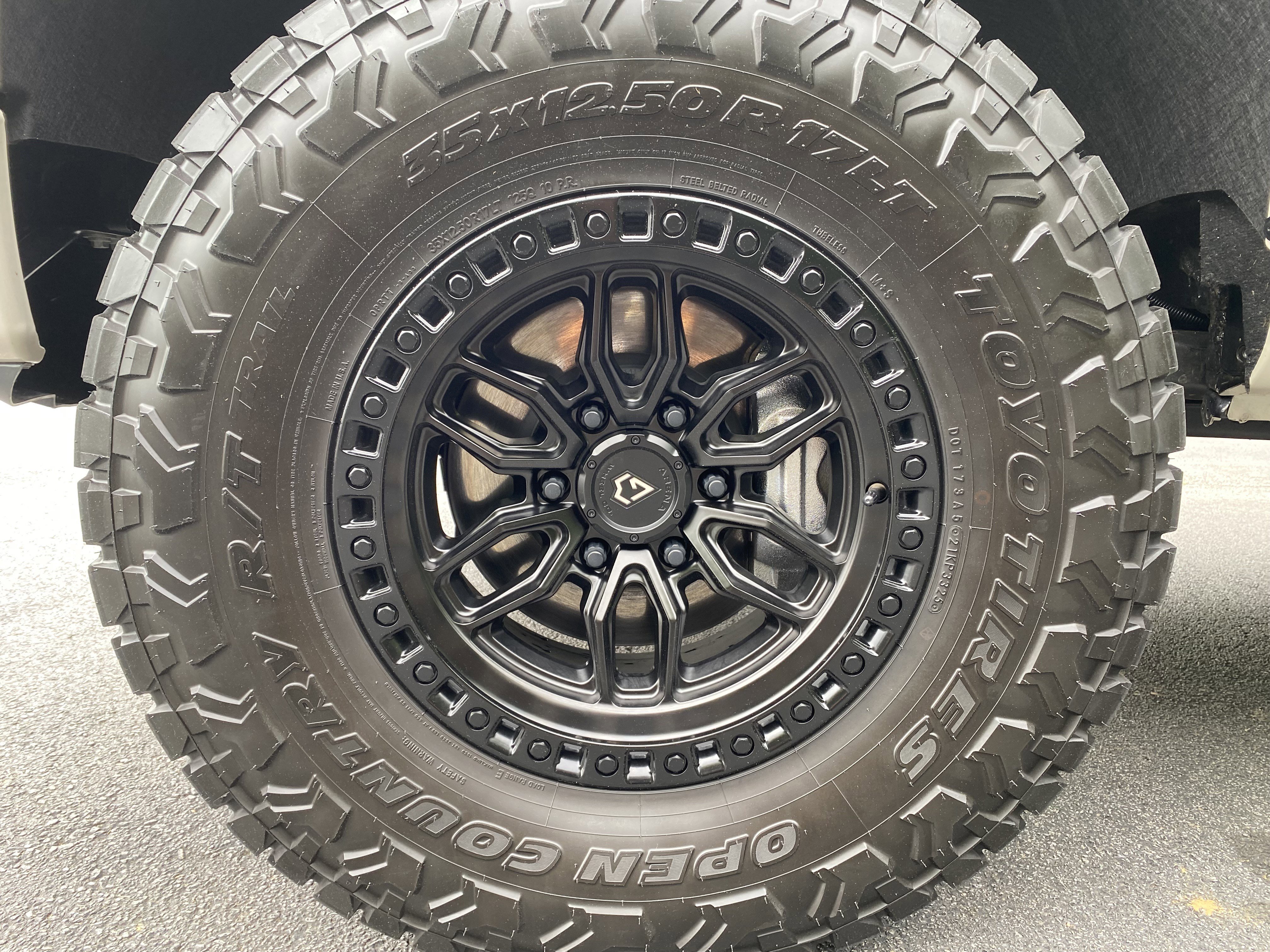 Used 2026 Chevrolet Silverado 1500 Custom w/ Turbomax Blackout Package AWD/4WD image 13