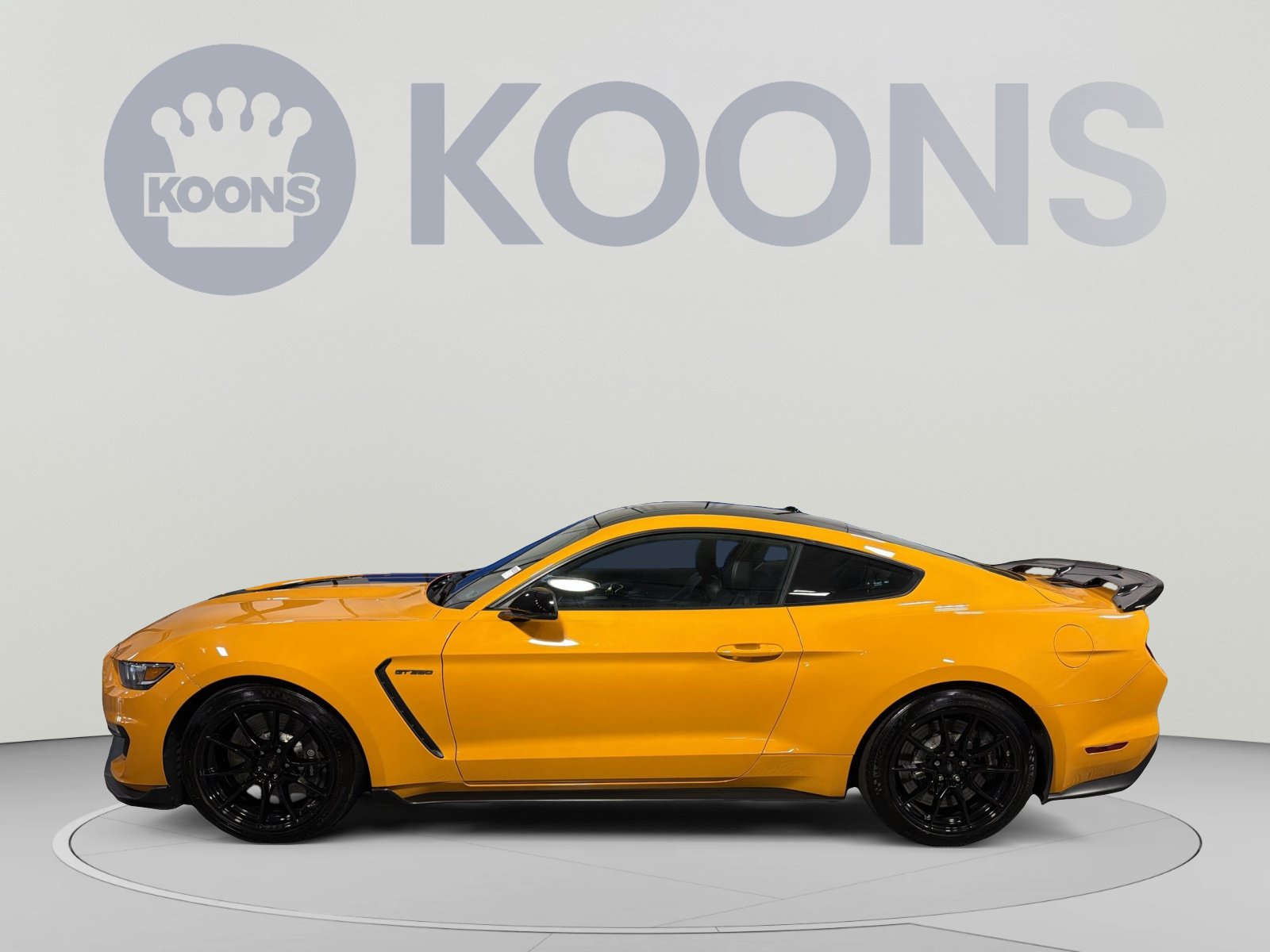 Used 2019 Ford Mustang Shelby GT350 w/ Technology Package RWD image 2
