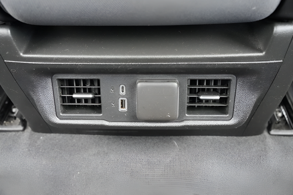 Used 2023 Chevrolet Silverado 1500 LT AWD/4WD image 18