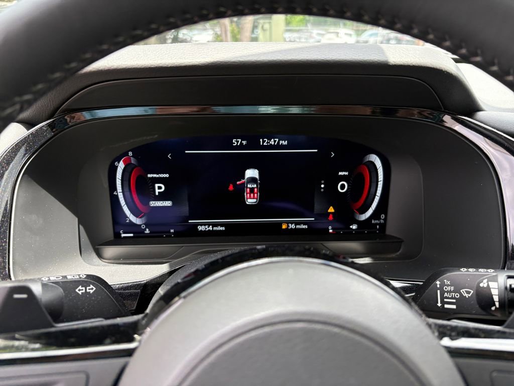Used 2025 Nissan Pathfinder Platinum FWD image 16