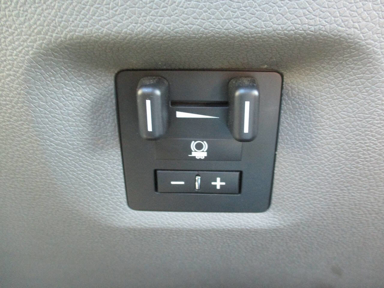 Used 2012 GMC Sierra 2500 W/T w/ Snow Plow Prep Package image 17