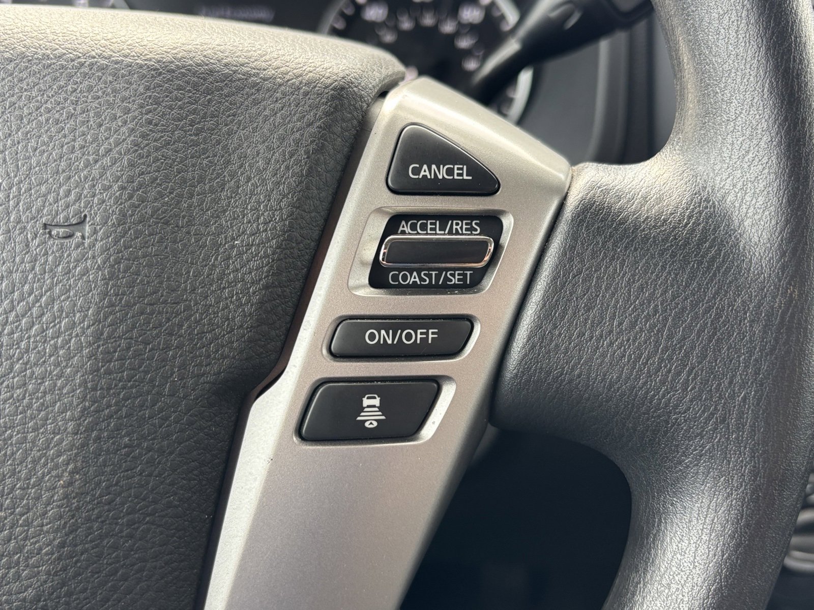 Used 2024 Nissan Titan SV image 24