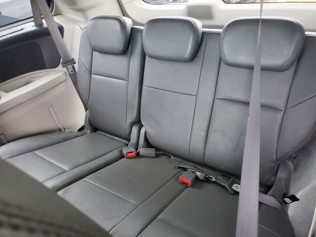 Used 2010 Volkswagen Routan SE image 19