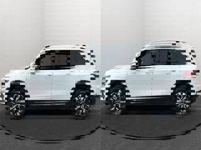 Used 2025 Mercedes-Benz GLB 250 4MATIC image 3