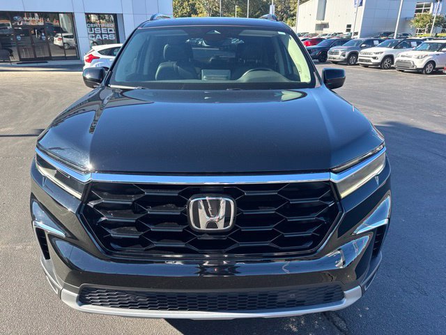 Used 2025 Honda Pilot Touring image 8