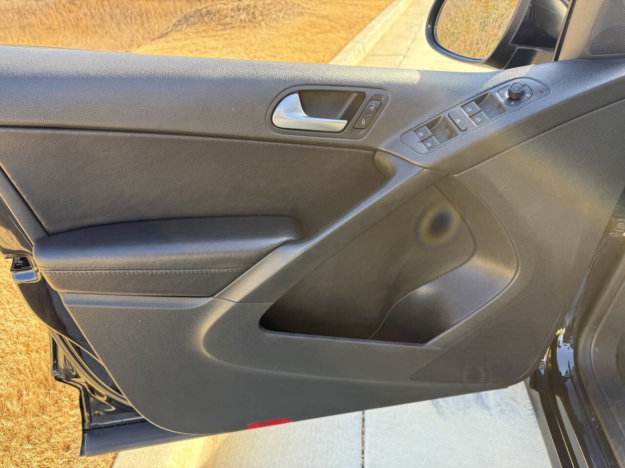 Used 2017 Volkswagen Tiguan S image 16