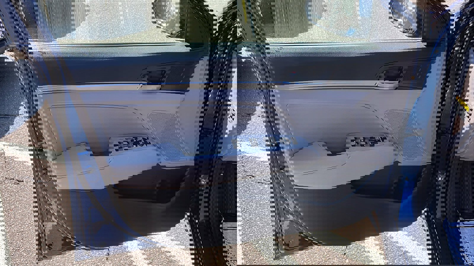 Used 2017 Hyundai Elantra Limited image 11