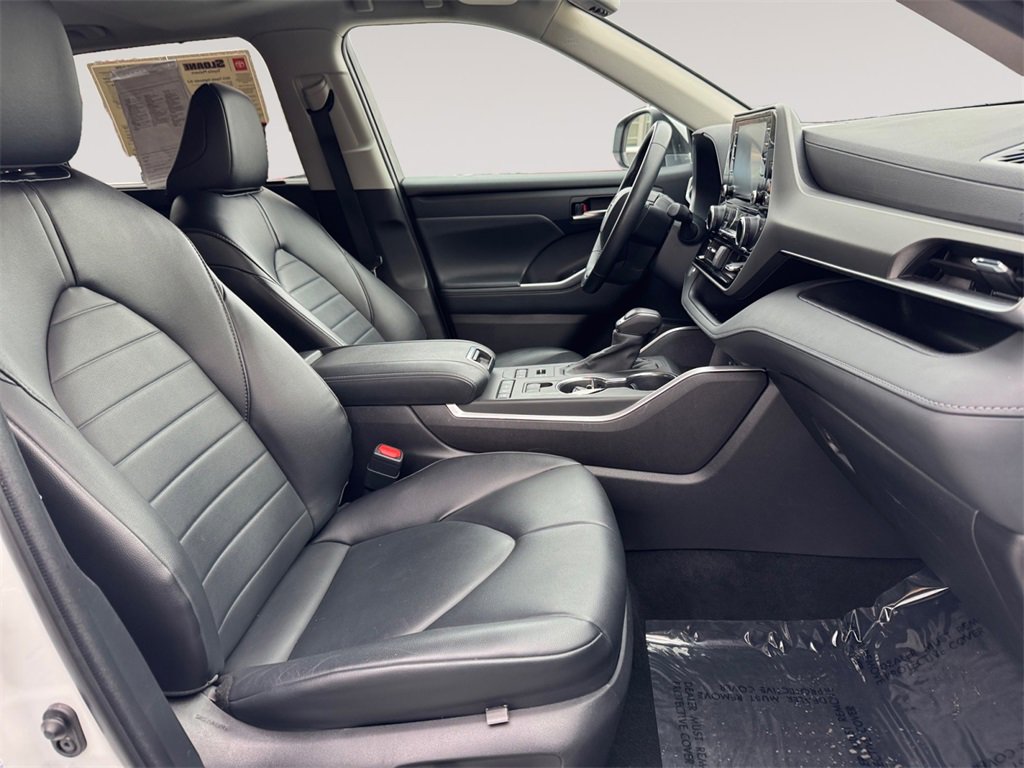 Used 2022 Toyota Highlander XLE image 15