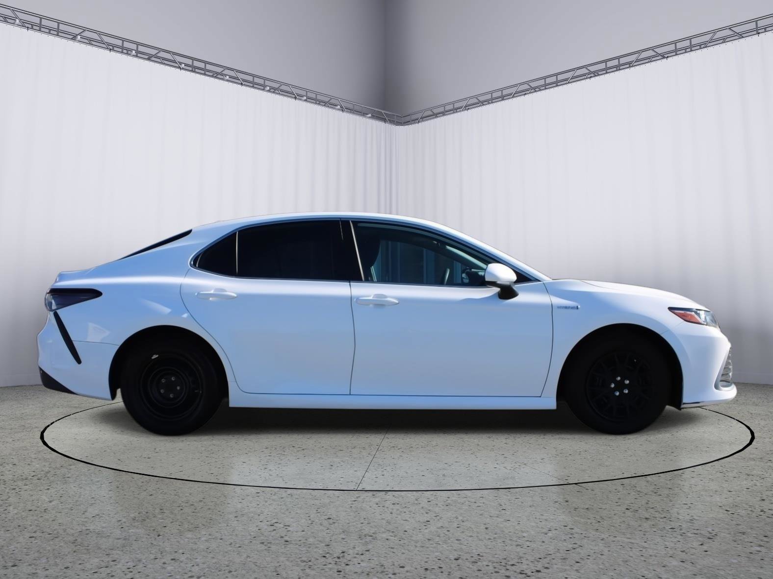 Used 2021 Toyota Camry LE image 9
