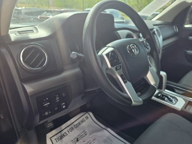Used 2018 Toyota Tundra SR5 w/ SR5 Upgrade Package AWD/4WD image 19