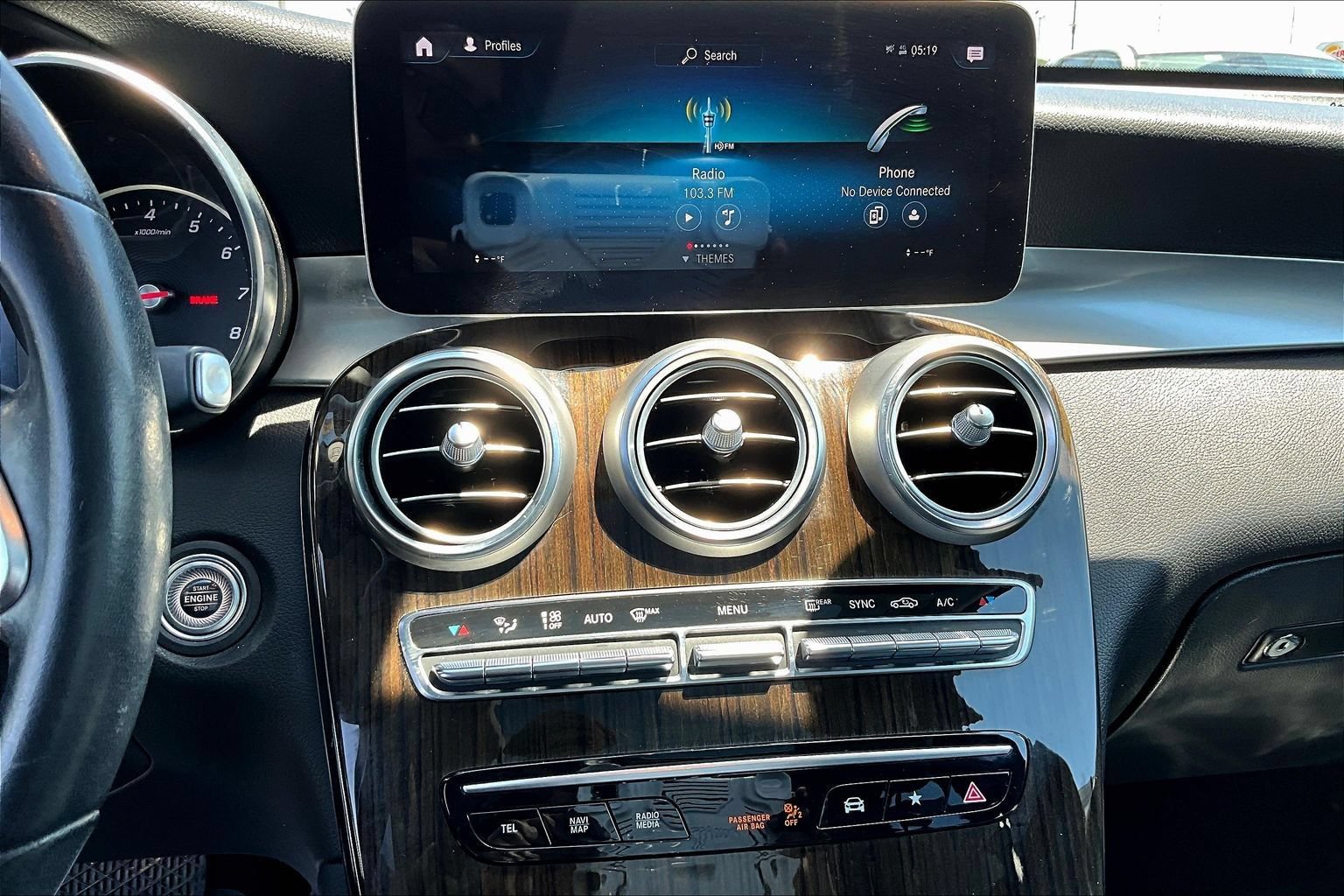 Used 2021 Mercedes-Benz GLC 300 w/ Premium Package image 18