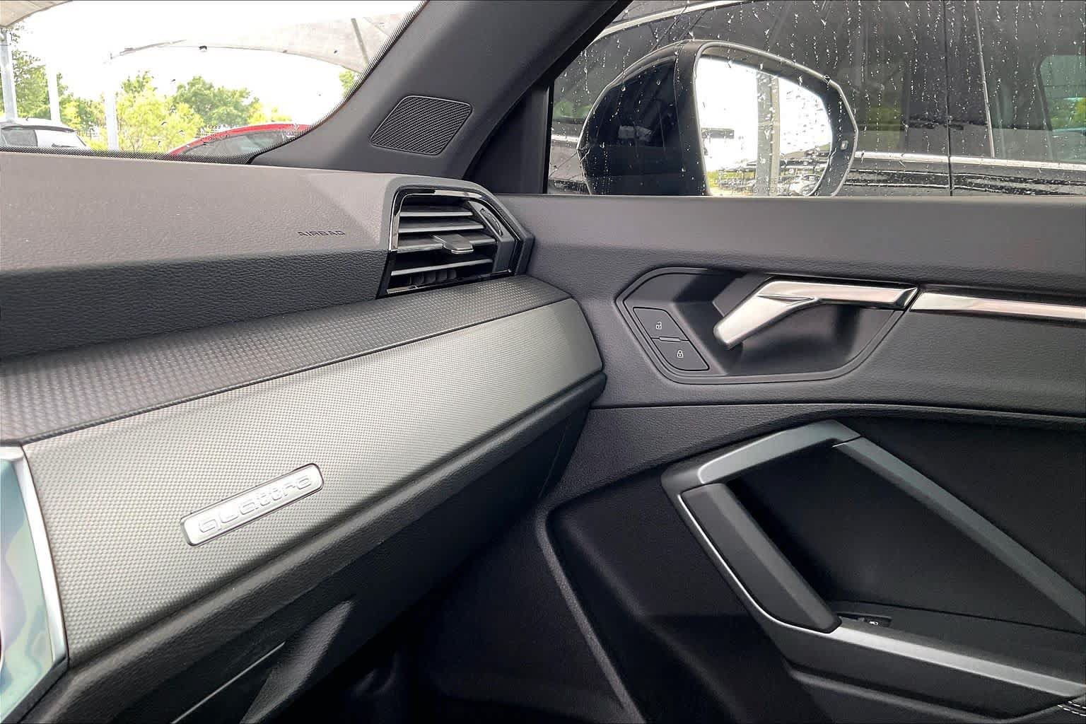 Used 2025 Audi Q3 2.0T Premium w/ Convenience Package AWD/4WD image 32