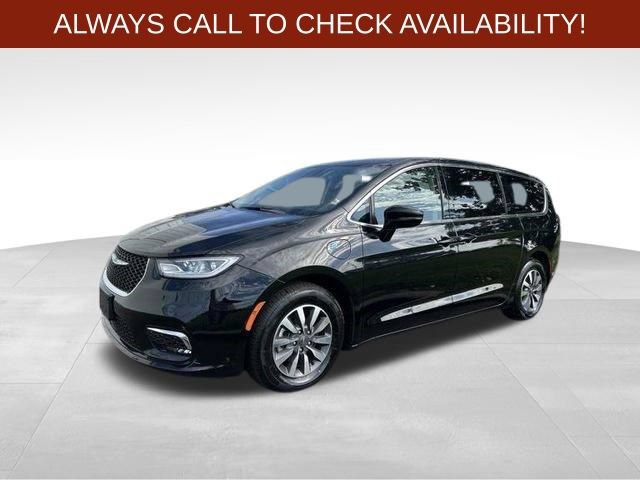 Used 2024 Chrysler Pacifica Limited FWD image 3