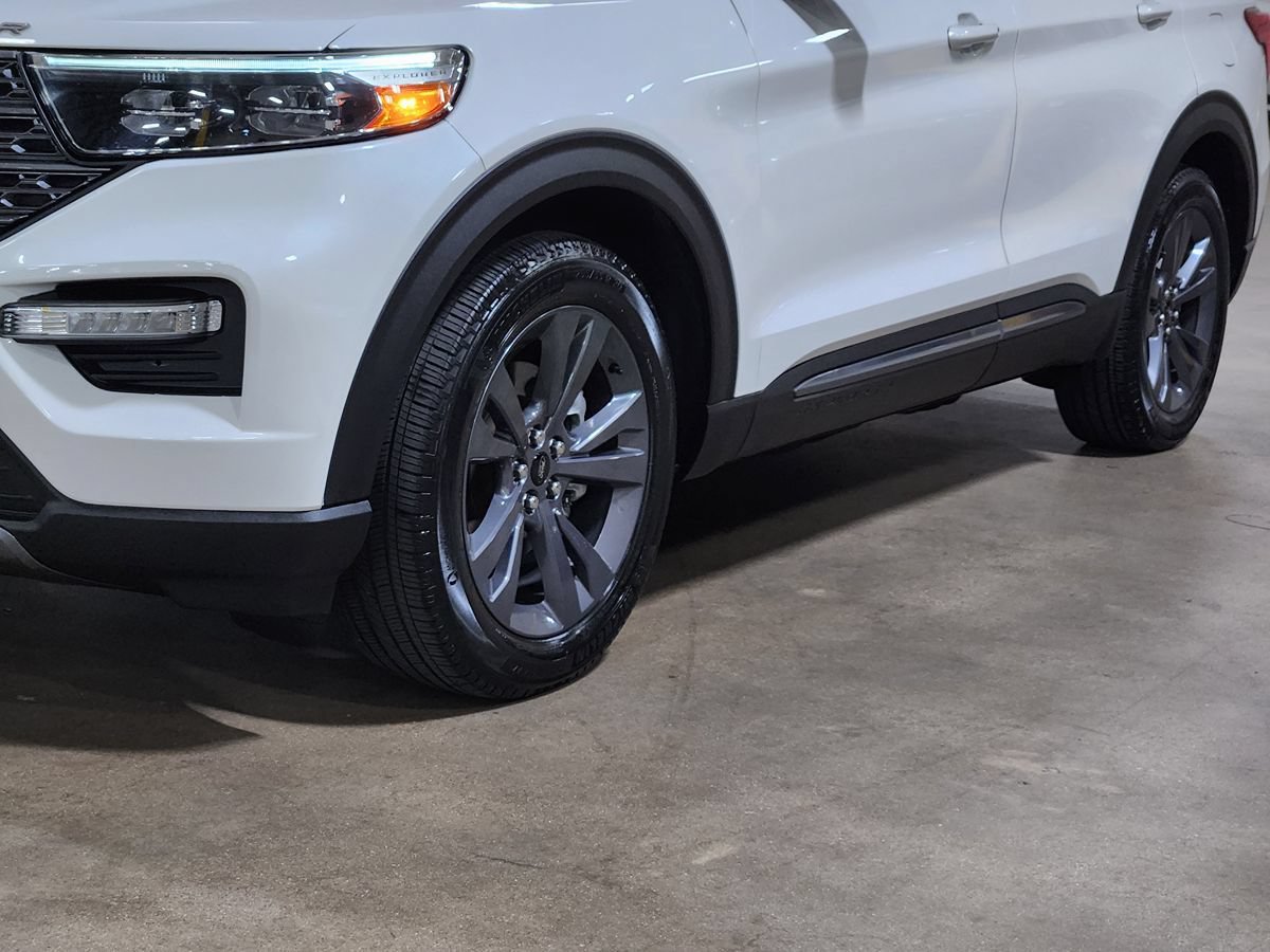 Used 2023 Ford Explorer XLT w/ Equipment Group 202A RWD image 17