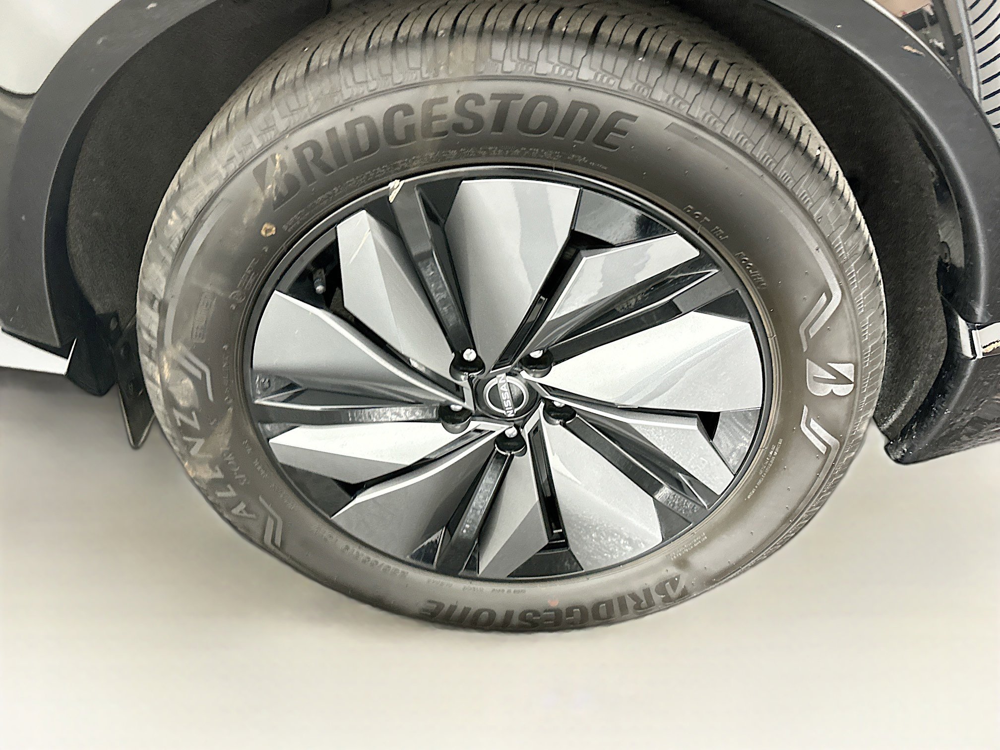 Used 2025 Nissan Ariya FWD image 11