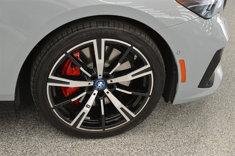 Used 2025 BMW 550e xDrive w/ Premium Package AWD/4WD image 49
