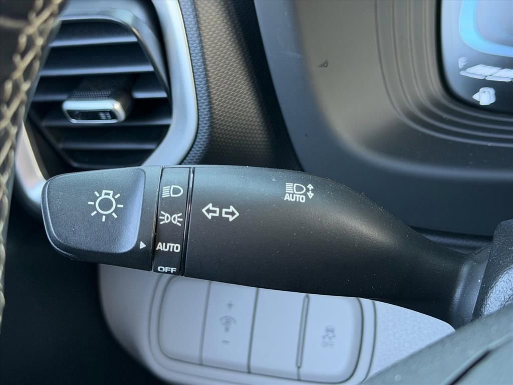 Certified 2023 Hyundai Venue SEL w/ Cargo Package image 18