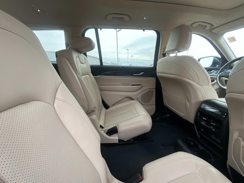 Used 2022 Jeep Grand Cherokee L Limited w/ Luxury Tech Group II image 17