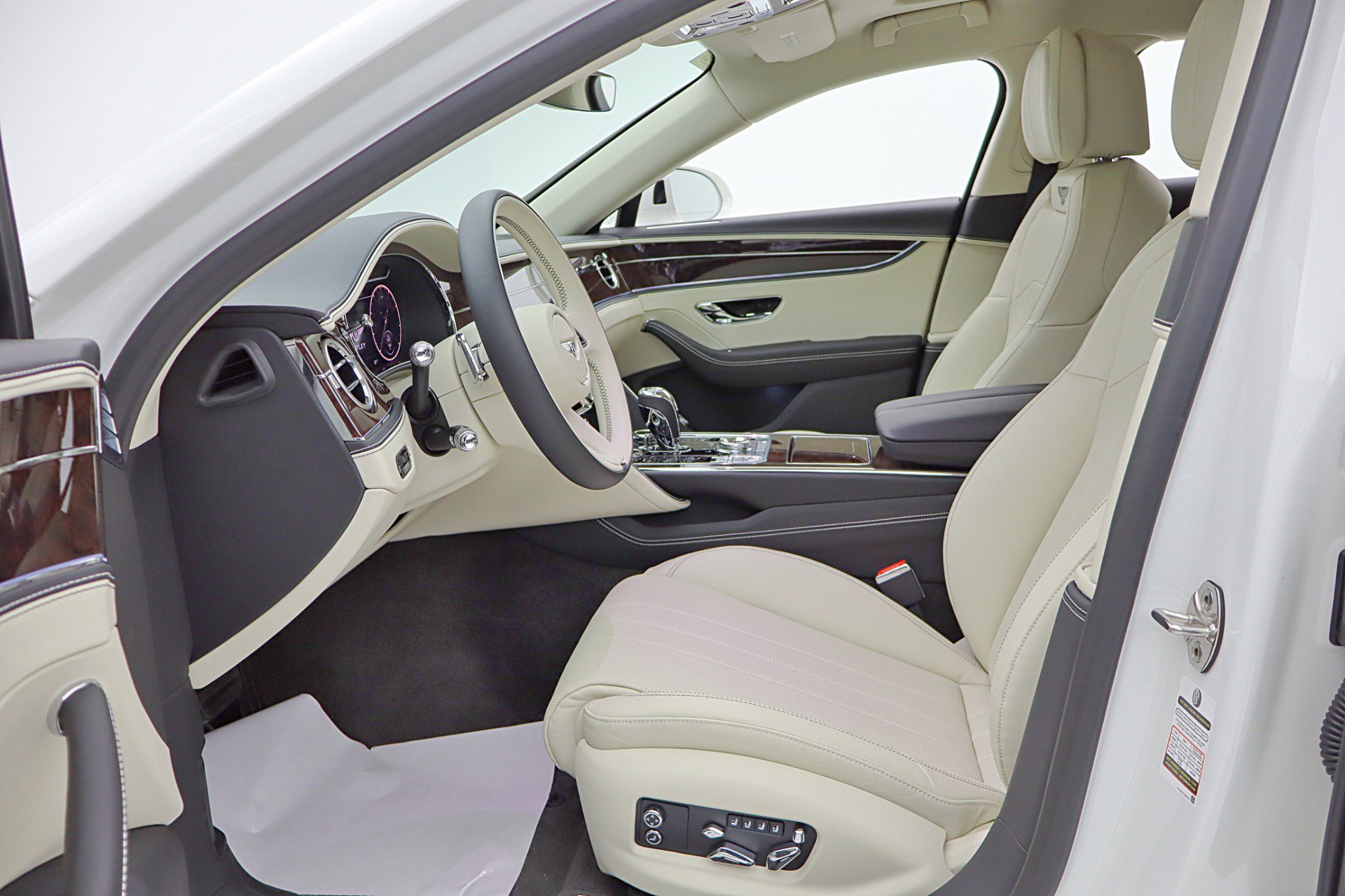 Used 2024 Bentley Flying Spur S V8 image 50