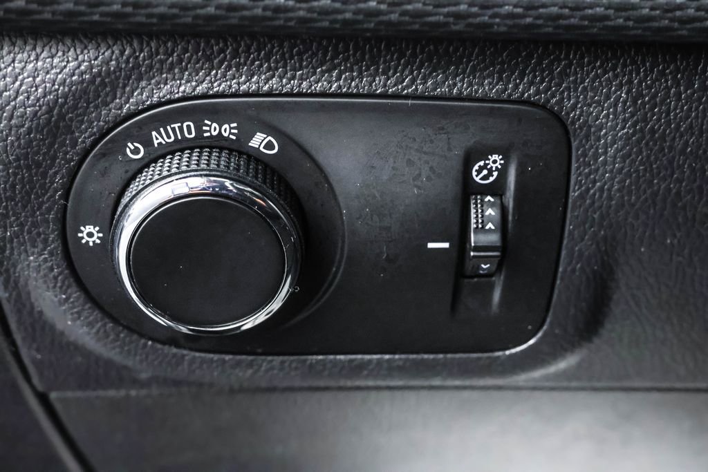 Used 2017 Chevrolet Cruze LT image 14