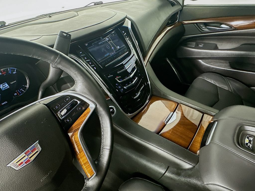 Used 2017 Cadillac Escalade ESV Luxury AWD/4WD image 17